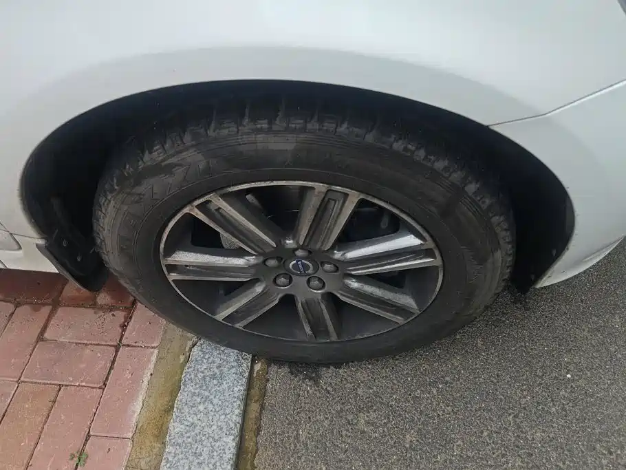 Фото 6 - Volvo XC60