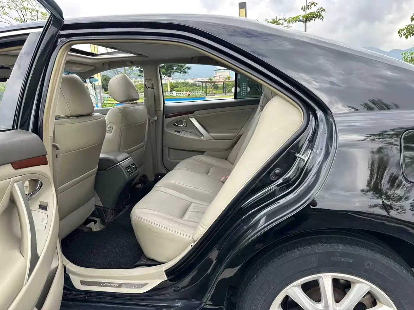 Toyota Camry 2013 200G Classic Luxury Edition фото 9