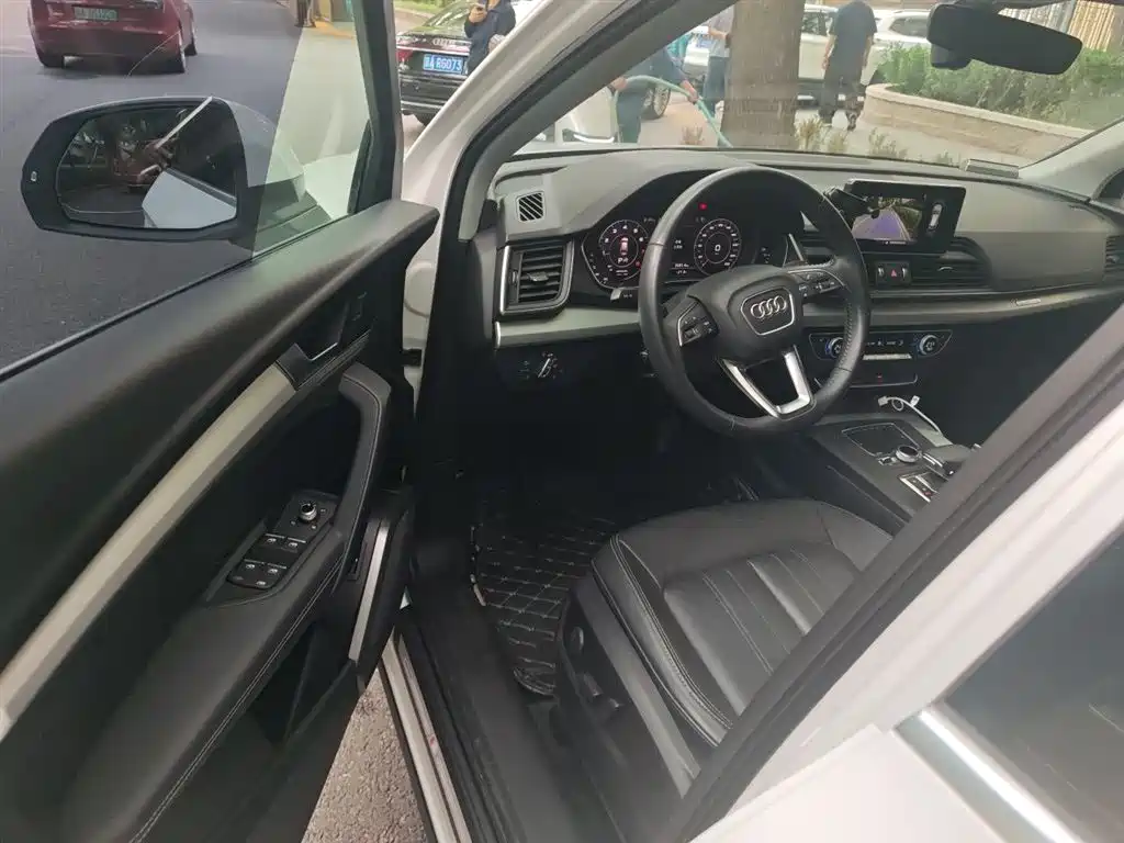 Audi Q5L 2020 Facelift 40 TFSI Honor Fashion фото 14