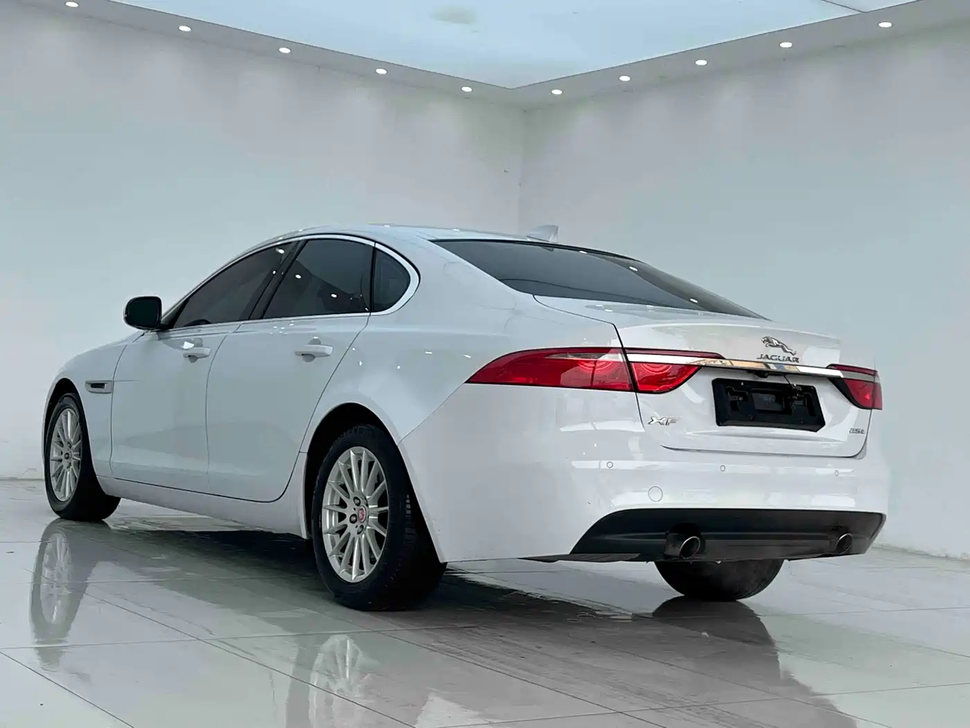 Jaguar XF 2016 2016 XF 2.0T 2WD Elegance Edition