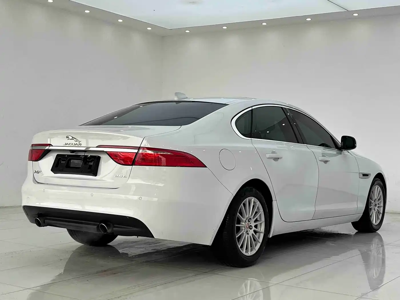 Jaguar XF 2016 2016 XF 2.0T 2WD Elegance Edition