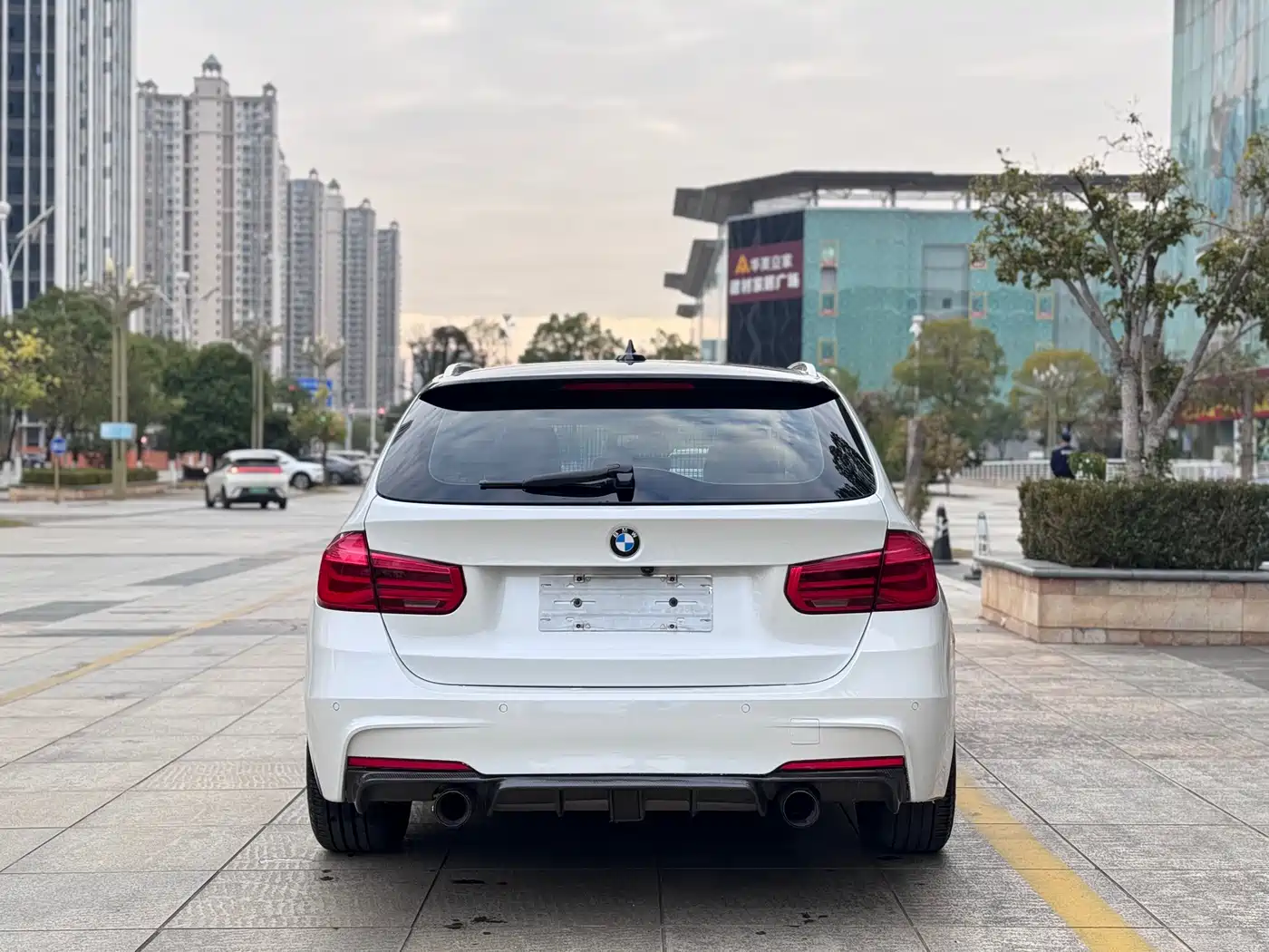 BMW 3 Series (Import) 2016 320i Fashion Wagon фото 5