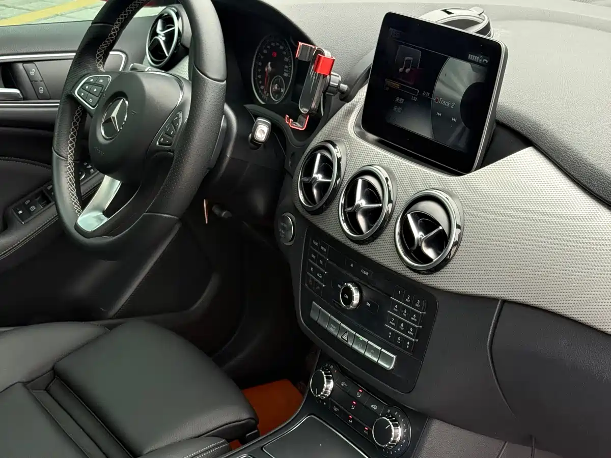 Mercedes-Benz B-Class 2017 B 200 Dynamic фото 16