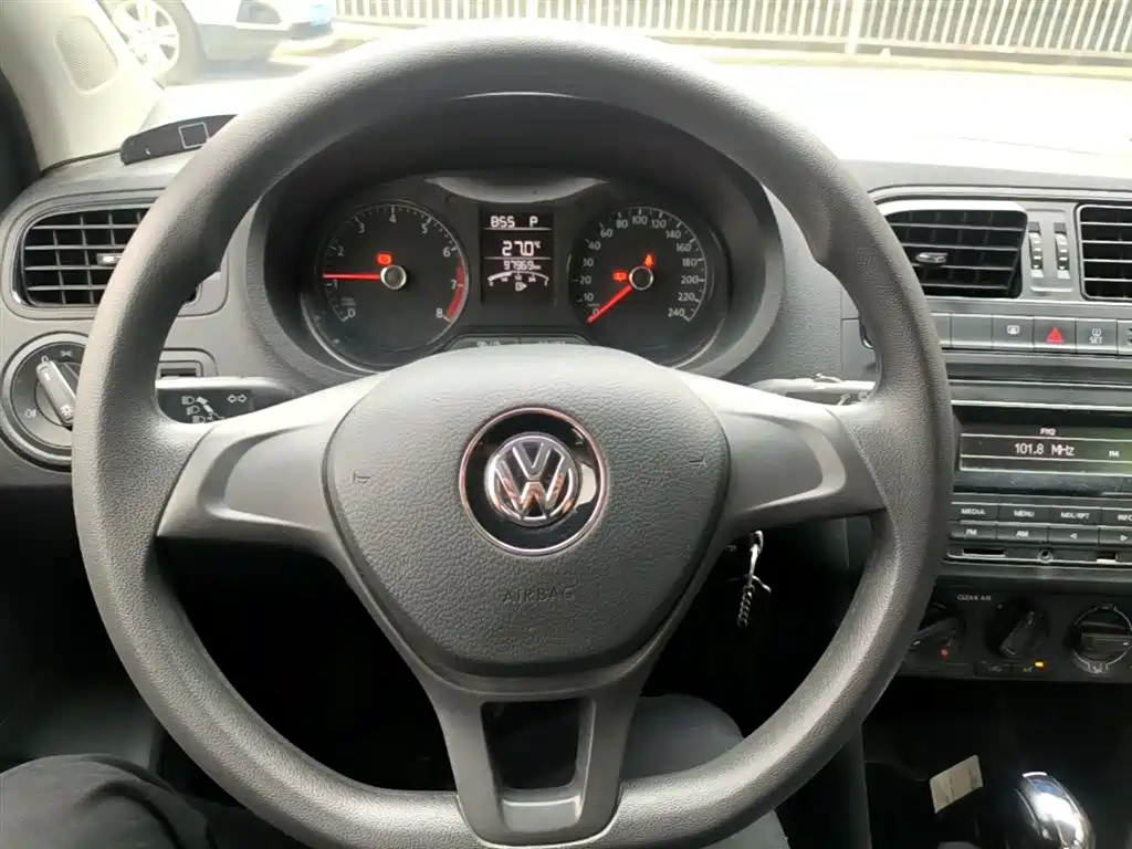 Volkswagen Polo 2018 1.5L Auto Safe Drive фото 11