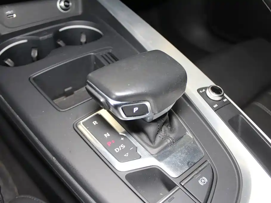 Фото 12 - Audi A4L