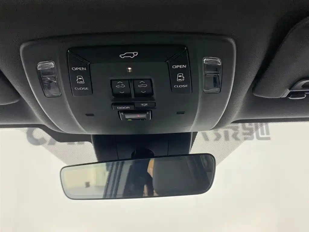 Toyota Sienna 2024 2.5L Hybrid Ultimate Premium Edition фото 27