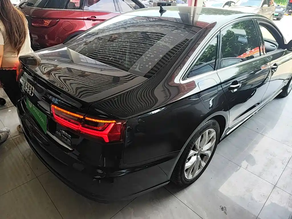 Фото 7 - Audi A6L