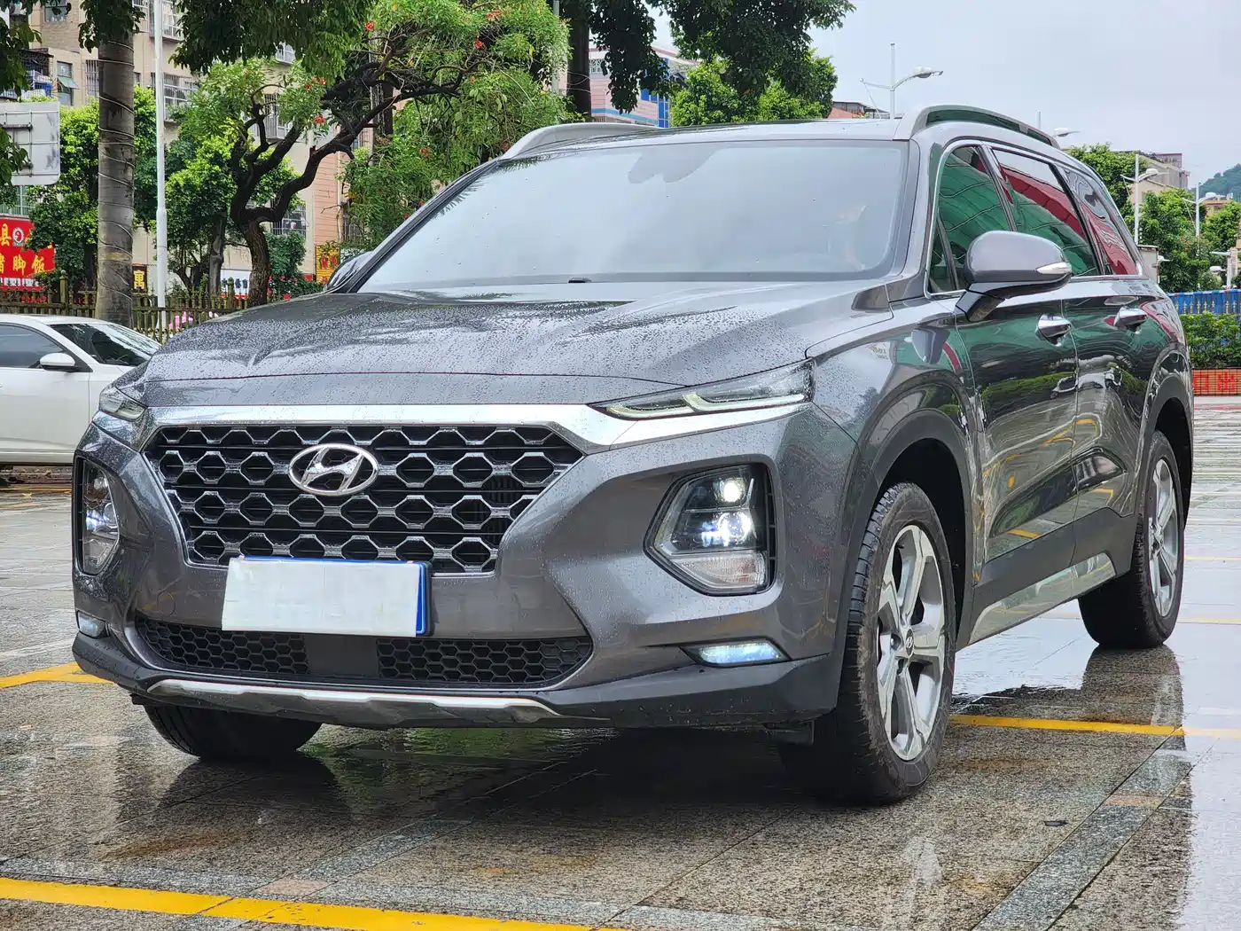 Фото 1 - Hyundai Santa Fe
