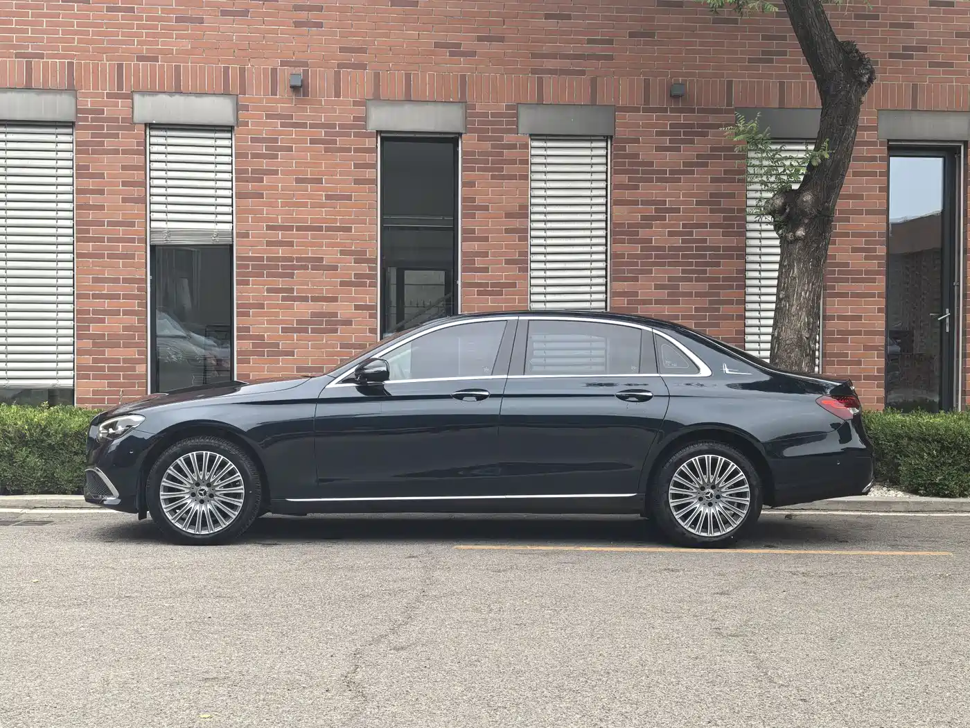 Mercedes-Benz E-Class 2023 E 300 L Fashion фото 2
