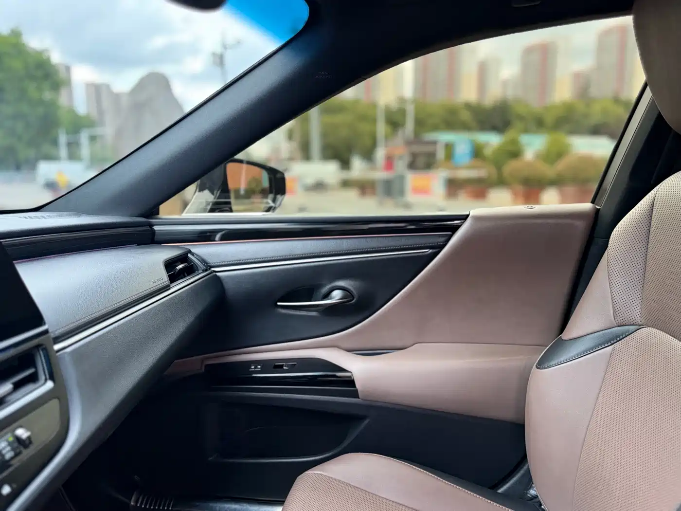 Lexus ES 2022 200 Excellence Edition фото 15