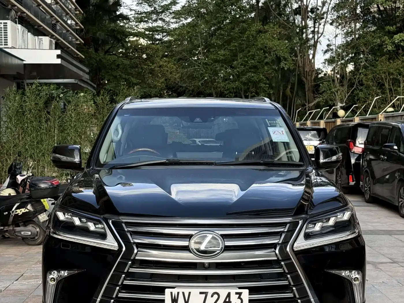 Lexus LX 2017 570 Peak Special Limited Edition фото 3