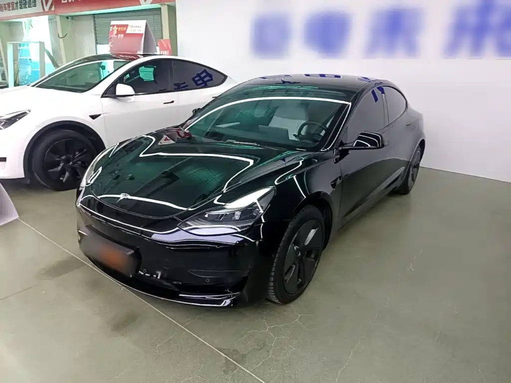 Фото 2 - Tesla Model 3