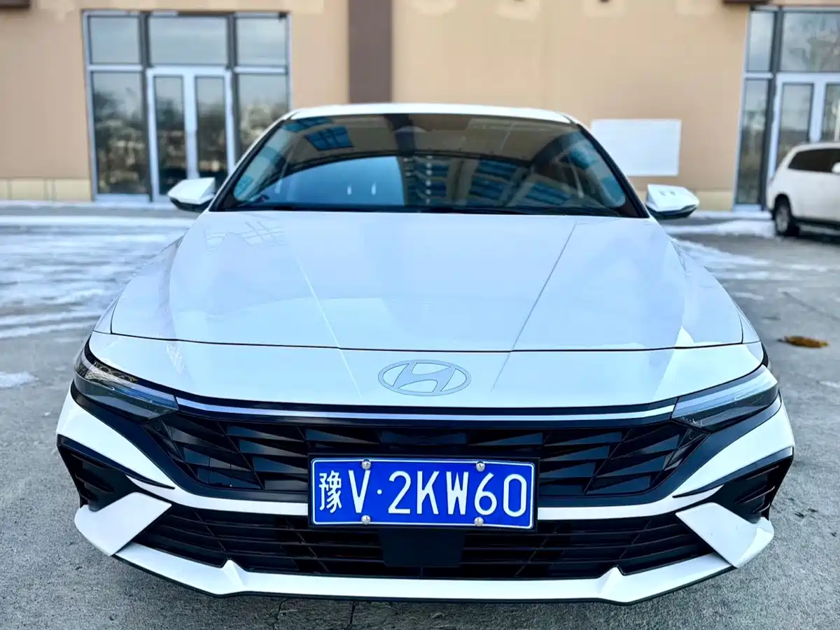 Hyundai Elantra 2023 Model 1.5L CVT LUX Premium Edition фото 2