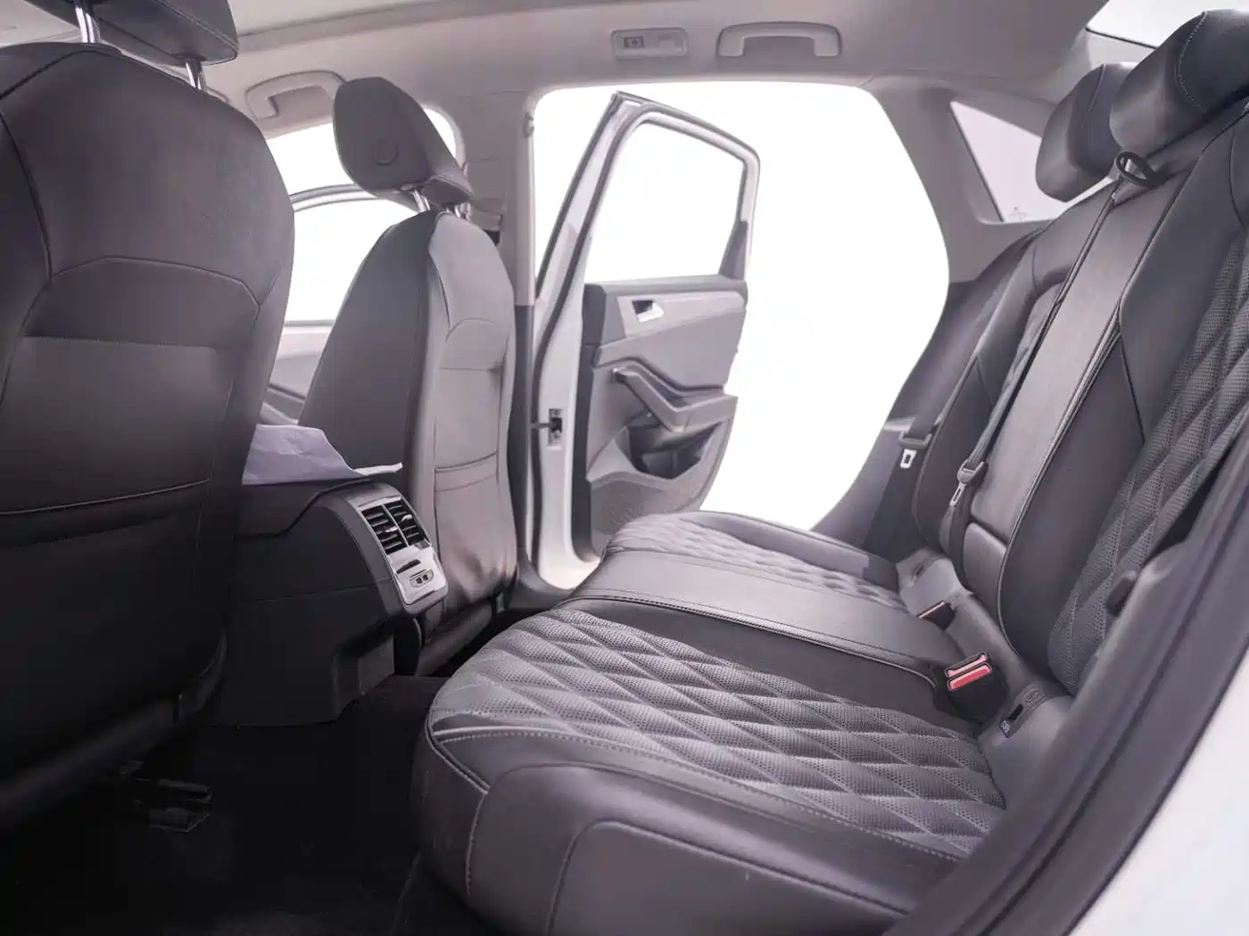 Volkswagen Sagitar 2023 280TSI DSG Beyond Lite фото 24