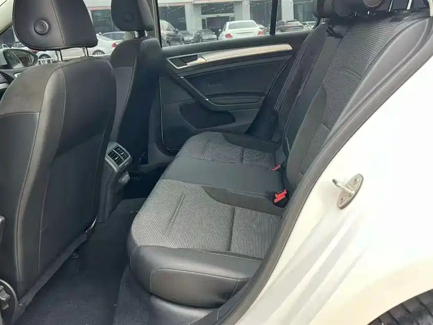 Volkswagen Golf 2020 Beloved Edition 280TSI DSG Comfort фото 9