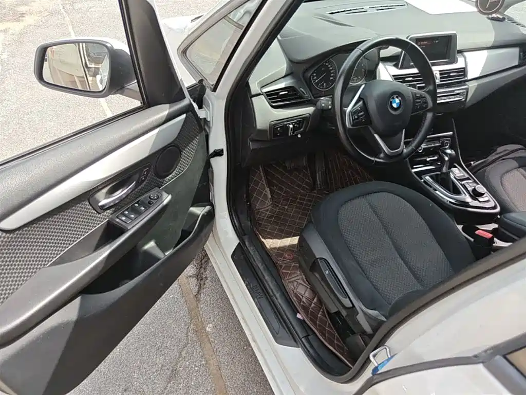 BMW 2 Series Gran Tourer 2015 218i Leading фото 16
