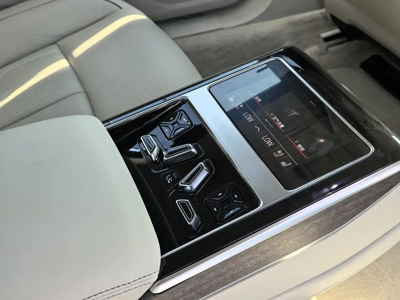 Audi A8 2025 2023 A8L 55 TFSI quattro Flagship