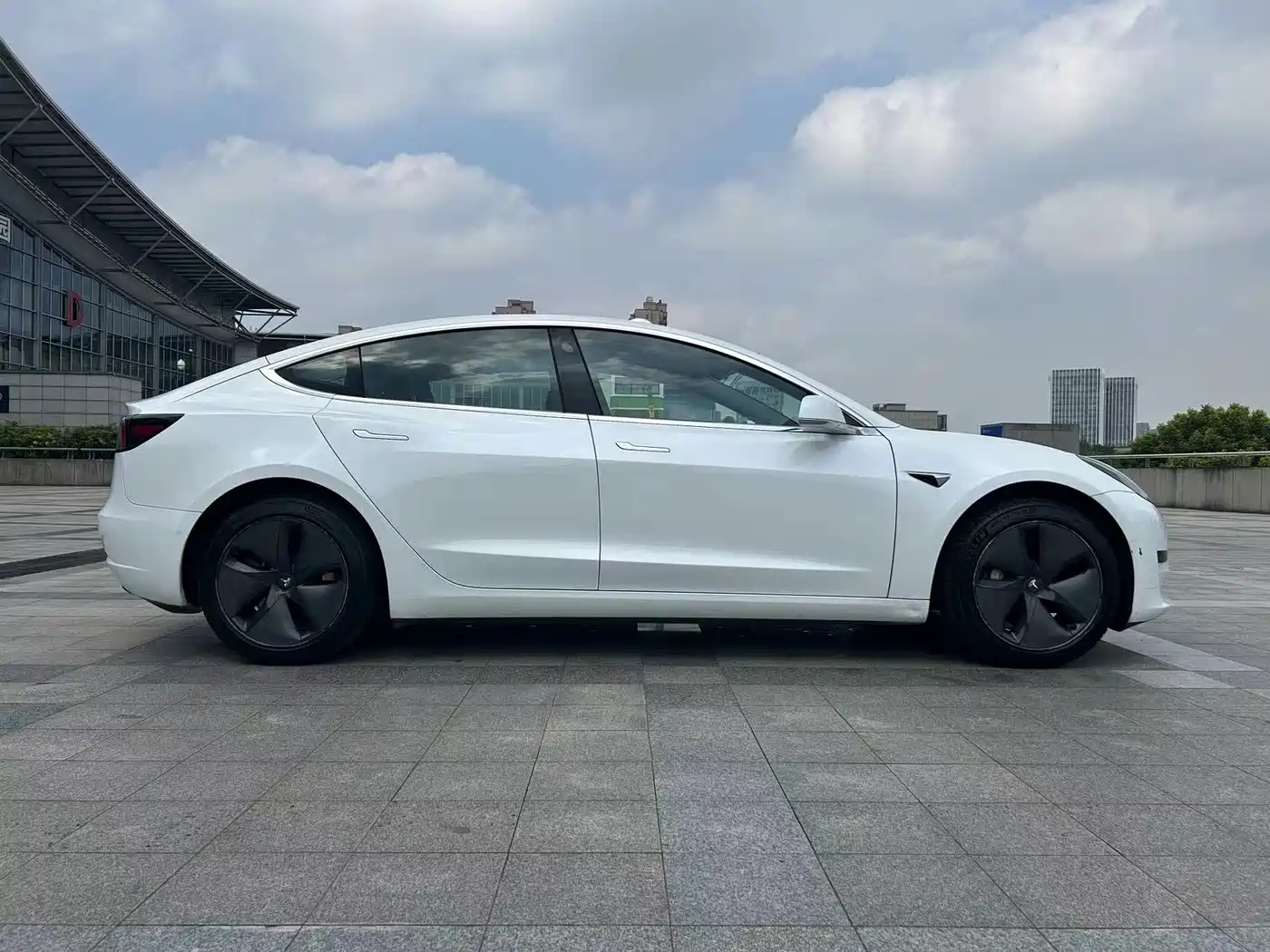 Tesla Model 3 (Import) 2019 2019 Standard Range RWD Upgraded Edition