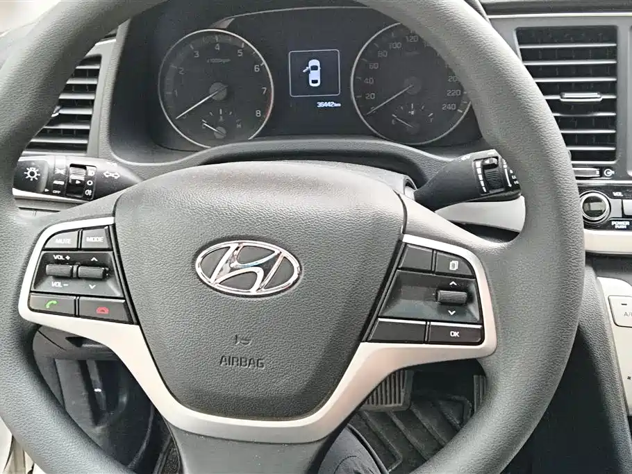 Hyundai Elantra 2016 Model 1.6L Automatic Smart Elite фото 15