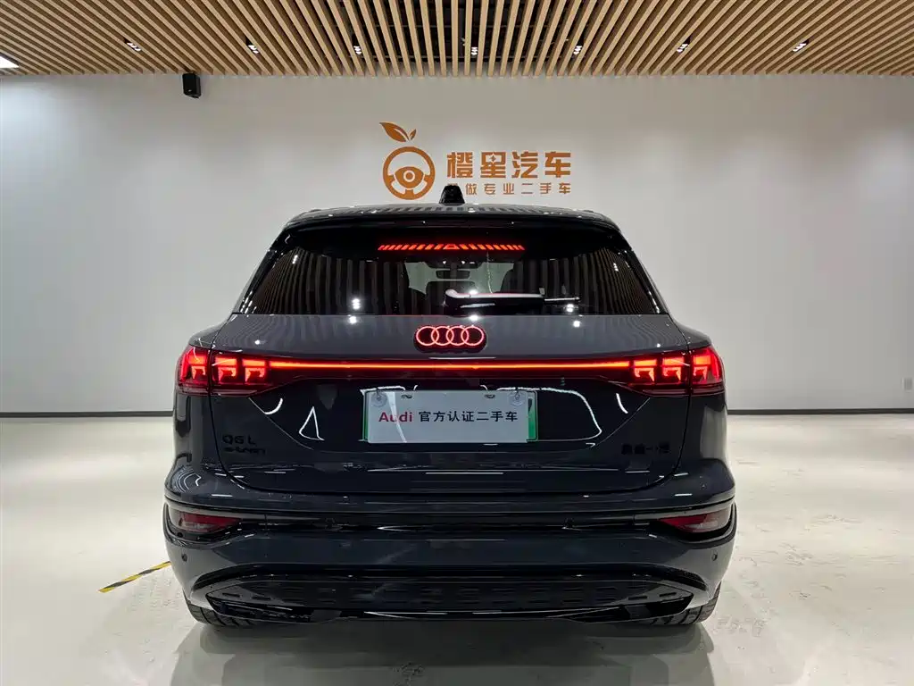 AUDI Q6L E TRON