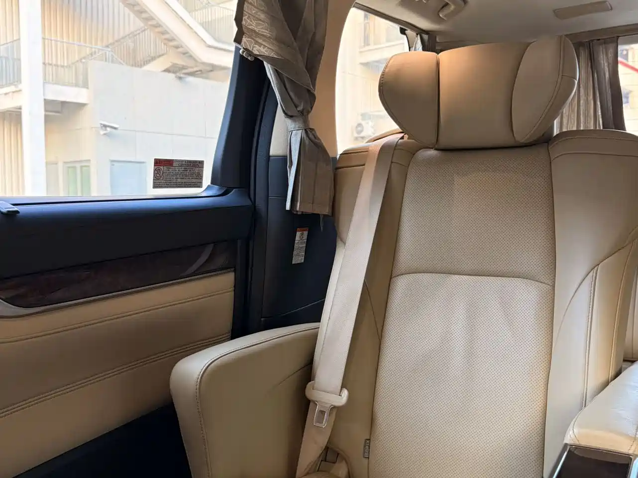 Toyota Alphard 2018 3.5L Luxury фото 19