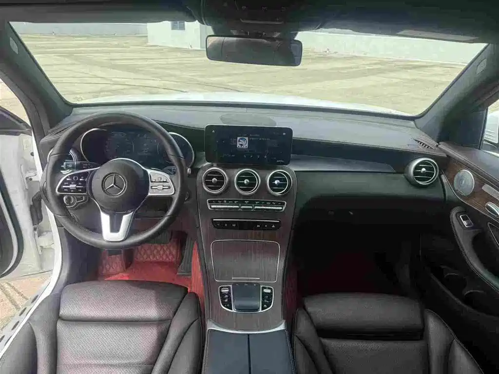 MERCEDES-BENZ GLC