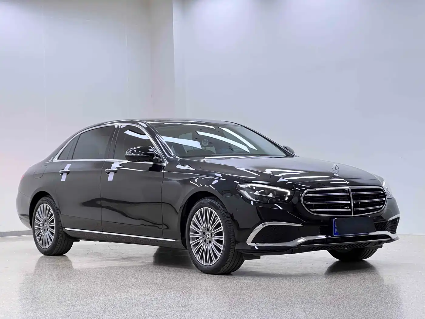Mercedes-Benz E-Class 2023 Facelift E 300 L Luxury фото 3