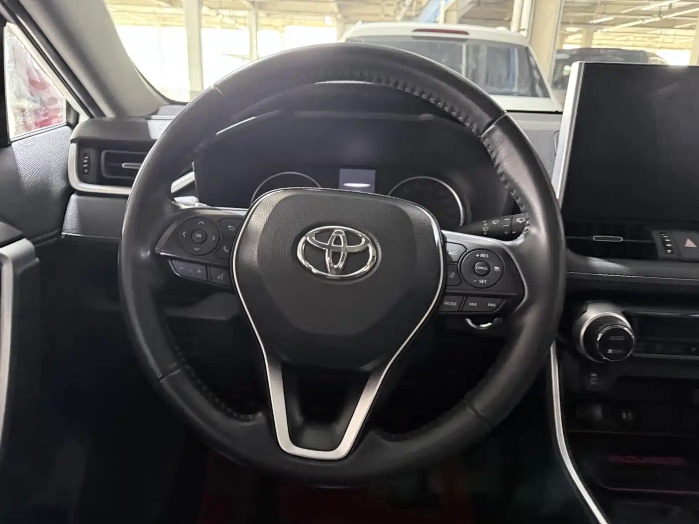 Toyota Wildlander 2023 2.0L CVT FWD Luxury PLUS фото 12