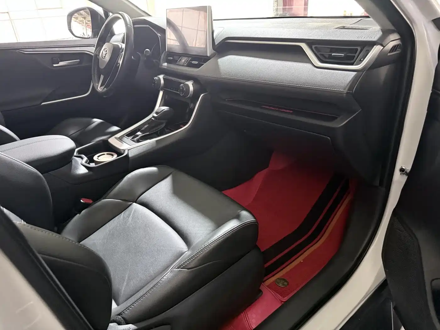 Toyota Wildlander 2023 2.0L CVT FWD Luxury PLUS фото 20