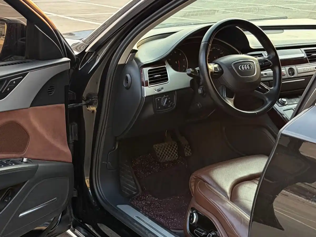 Фото 5 - Audi A8