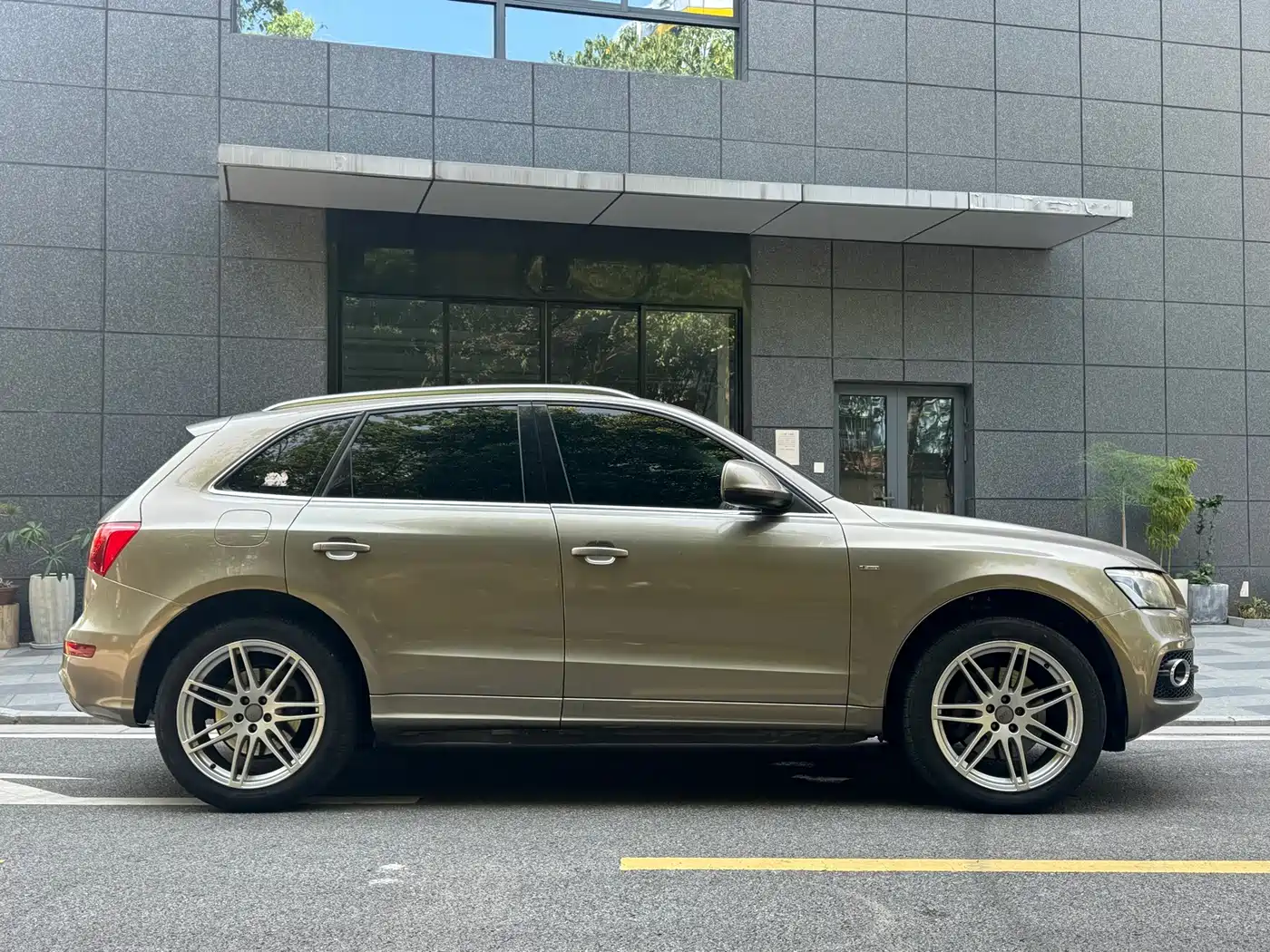 Audi Q5 (Import) 2011 2010 3.2FSI Sport