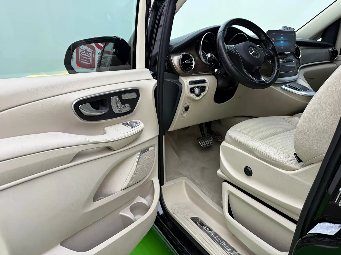 Mercedes-Benz V-Class 2021 V 260 L Long Wheelbase Premium Edition фото 4
