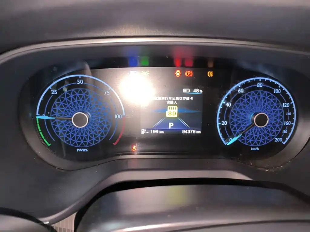 صورة 8 - Hongqi E-QM5