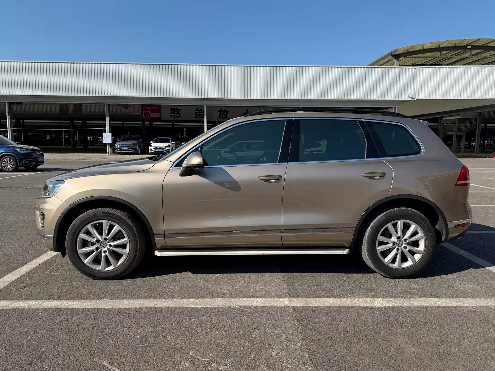 Фото 3 - Volkswagen Touareg