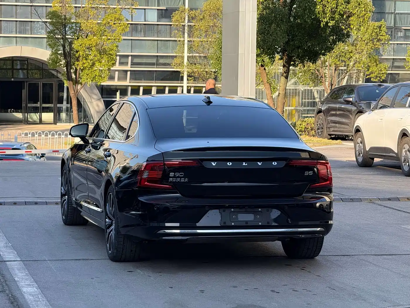 VOLVO S90