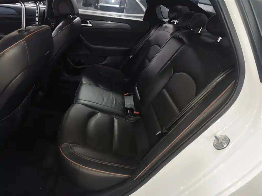 Hyundai Sonata 2015 1.6T GLS Smart фото 17