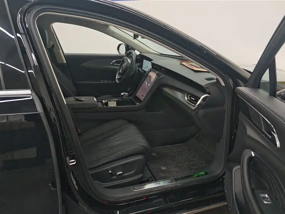 Hongqi H5 2024 2.0T Automatic Smart Connect Flag Smooth Edition фото 8