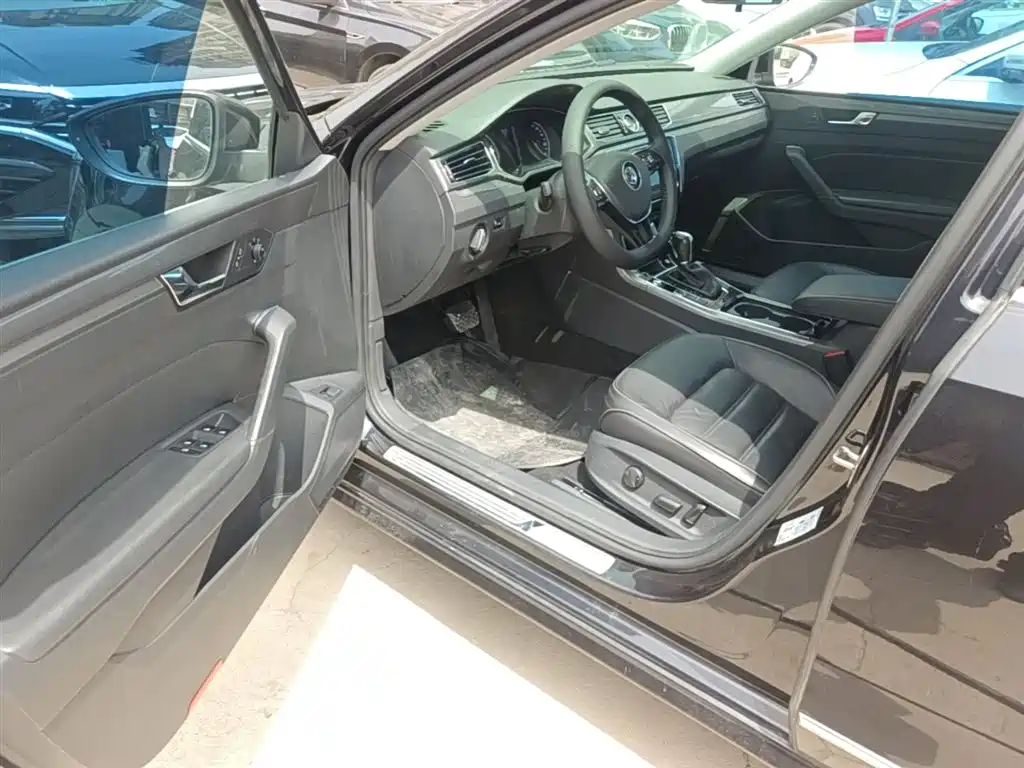 Volkswagen Passat 2017 330TSI DSG Prestige фото 16