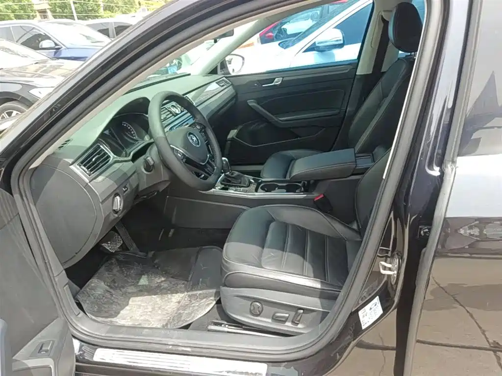 Volkswagen Passat 2017 330TSI DSG Prestige фото 15
