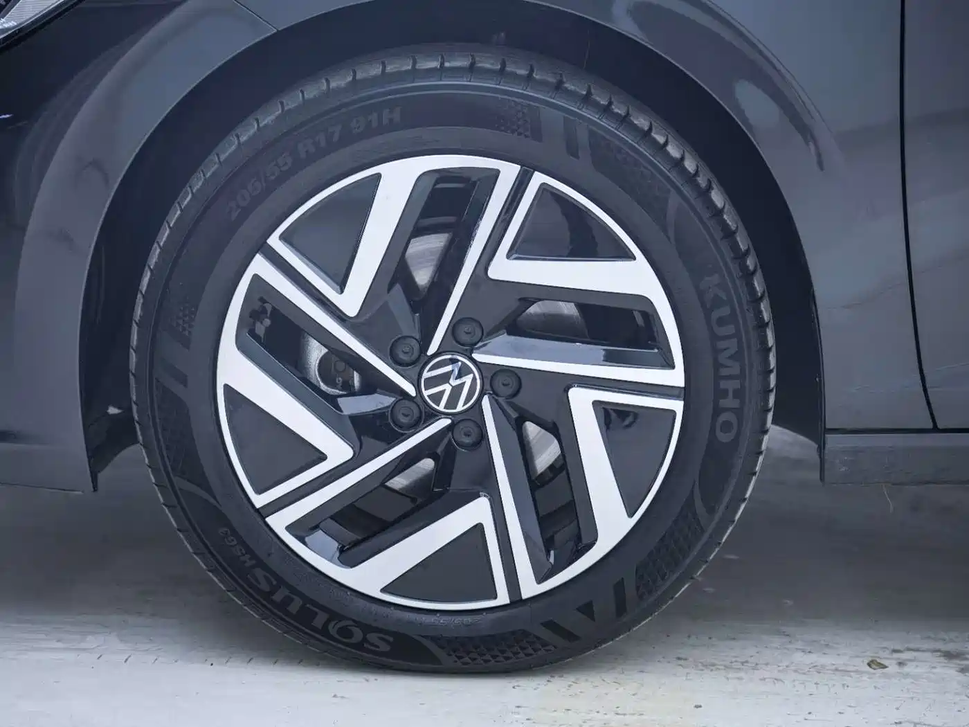 Volkswagen Sagitar 2025 Model Year 3rd Facelift 300TSI DSG Surpassing Edition фото 13
