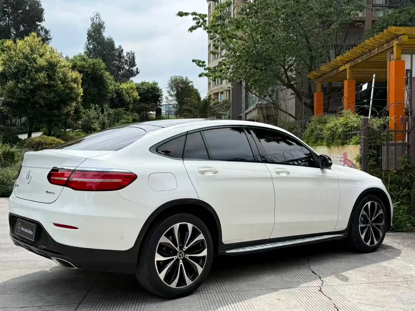 Mercedes-Benz GLC Coupe 2018 GLC 260 4MATIC Coupe SUV фото 4