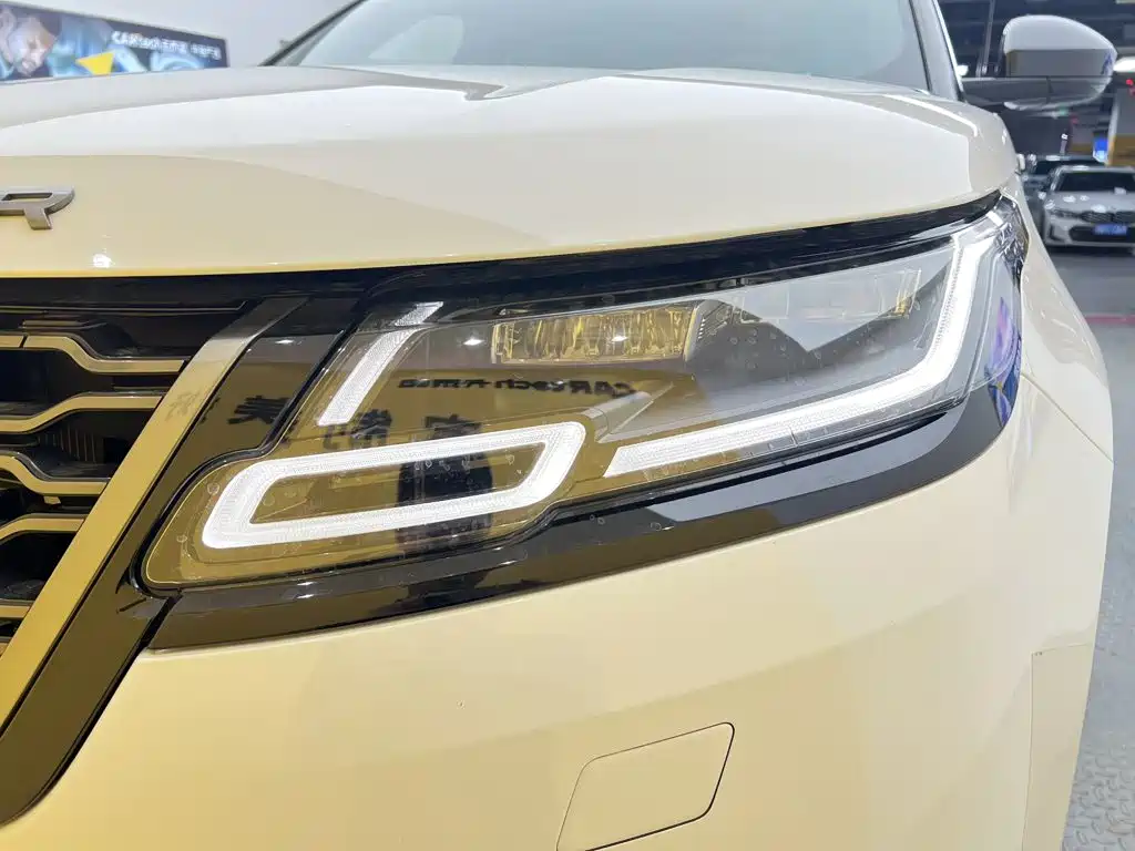 Фото 8 - Land Rover Range Rover Velar