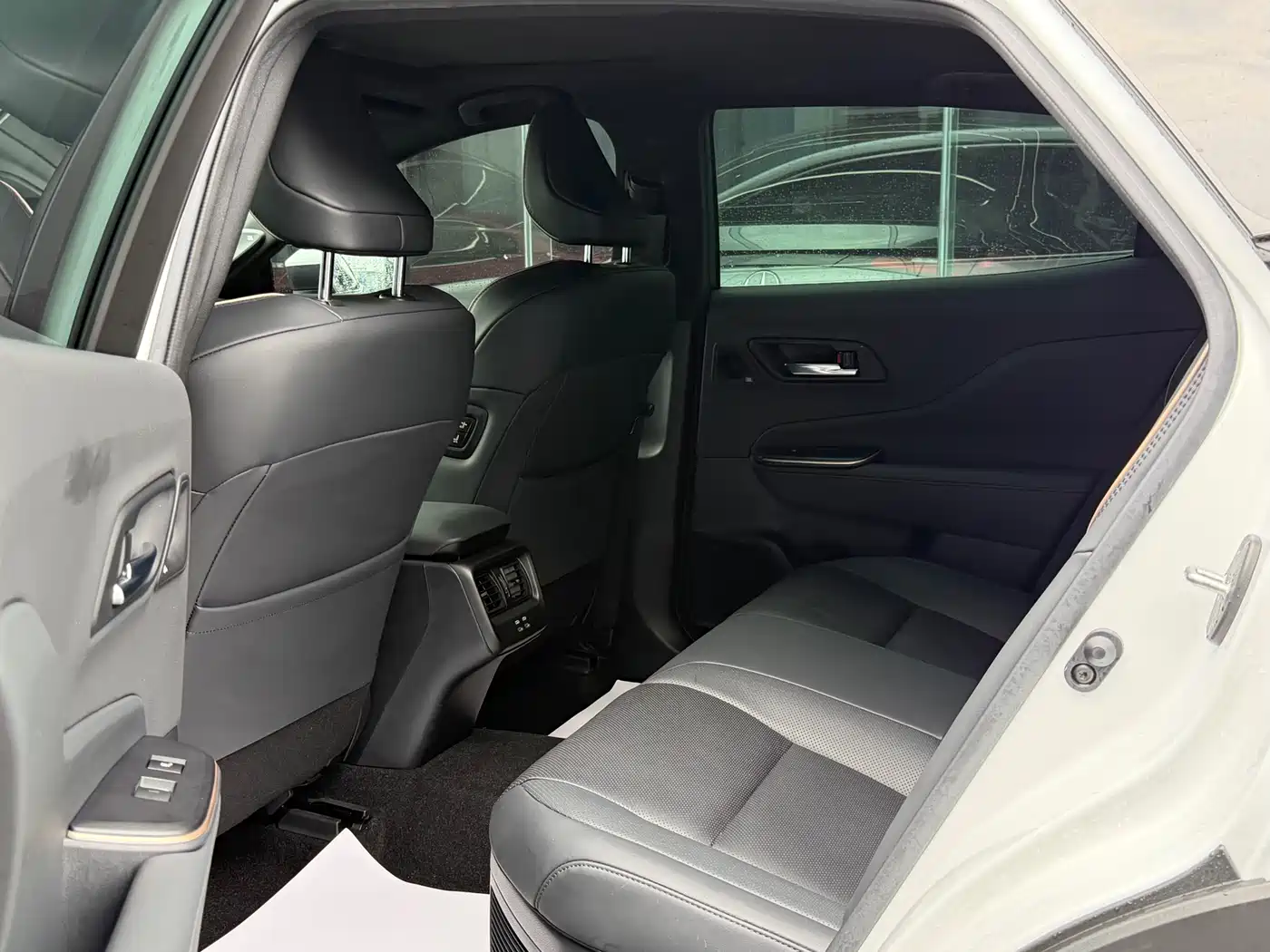 Toyota Crown SportCross 2023 2.5L SportCross HEV FWD Premium Edition фото 6