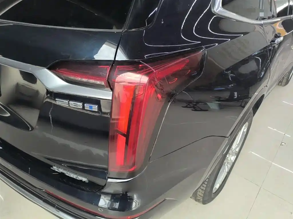 CADILLAC XT6