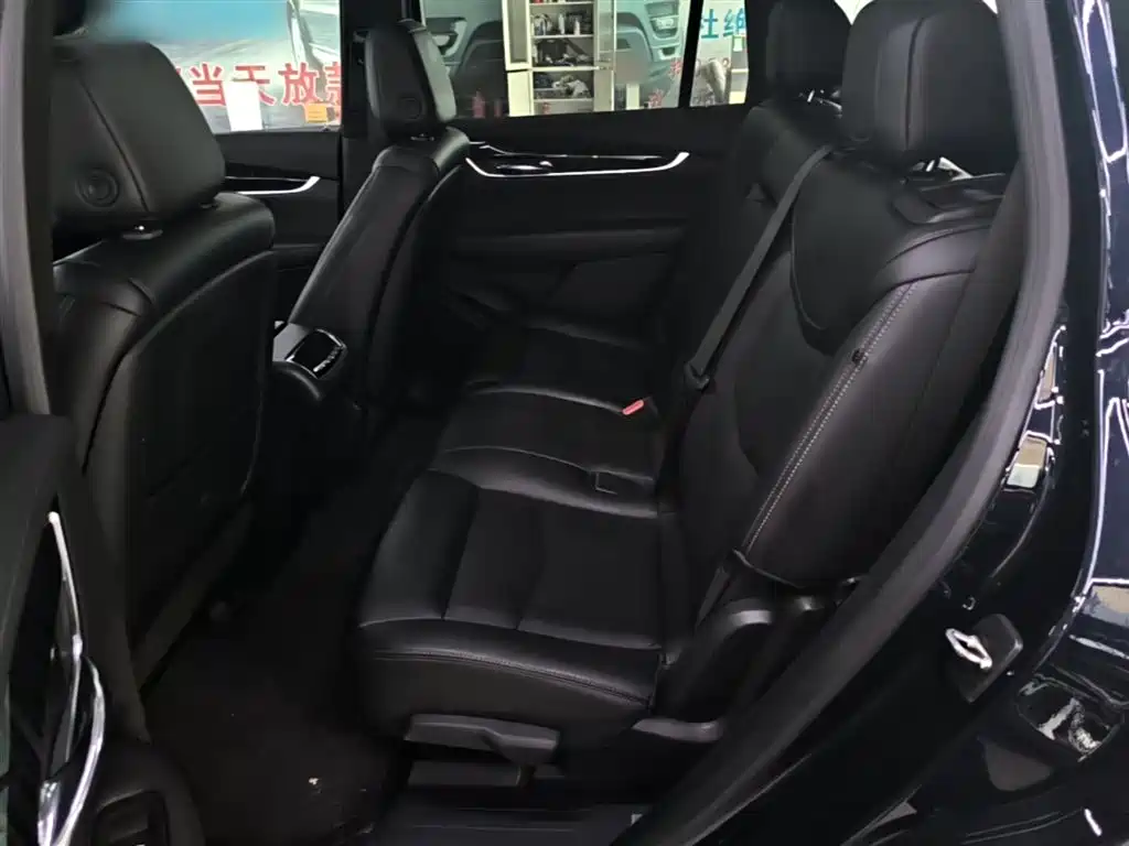 CADILLAC XT6