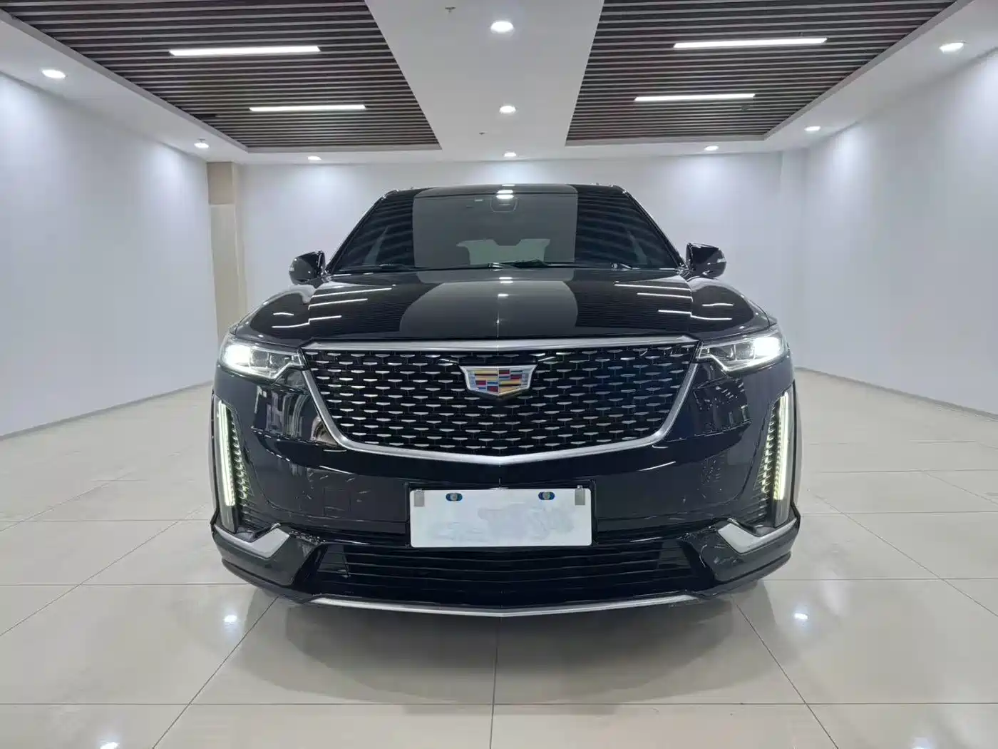 CADILLAC XT6