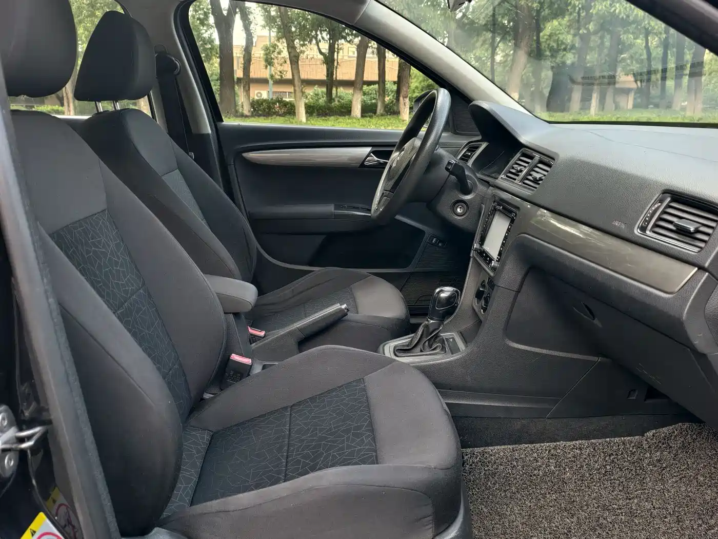 Volkswagen Lavida 2013 Facelift Classic 1.6L Automatic Trend фото 5
