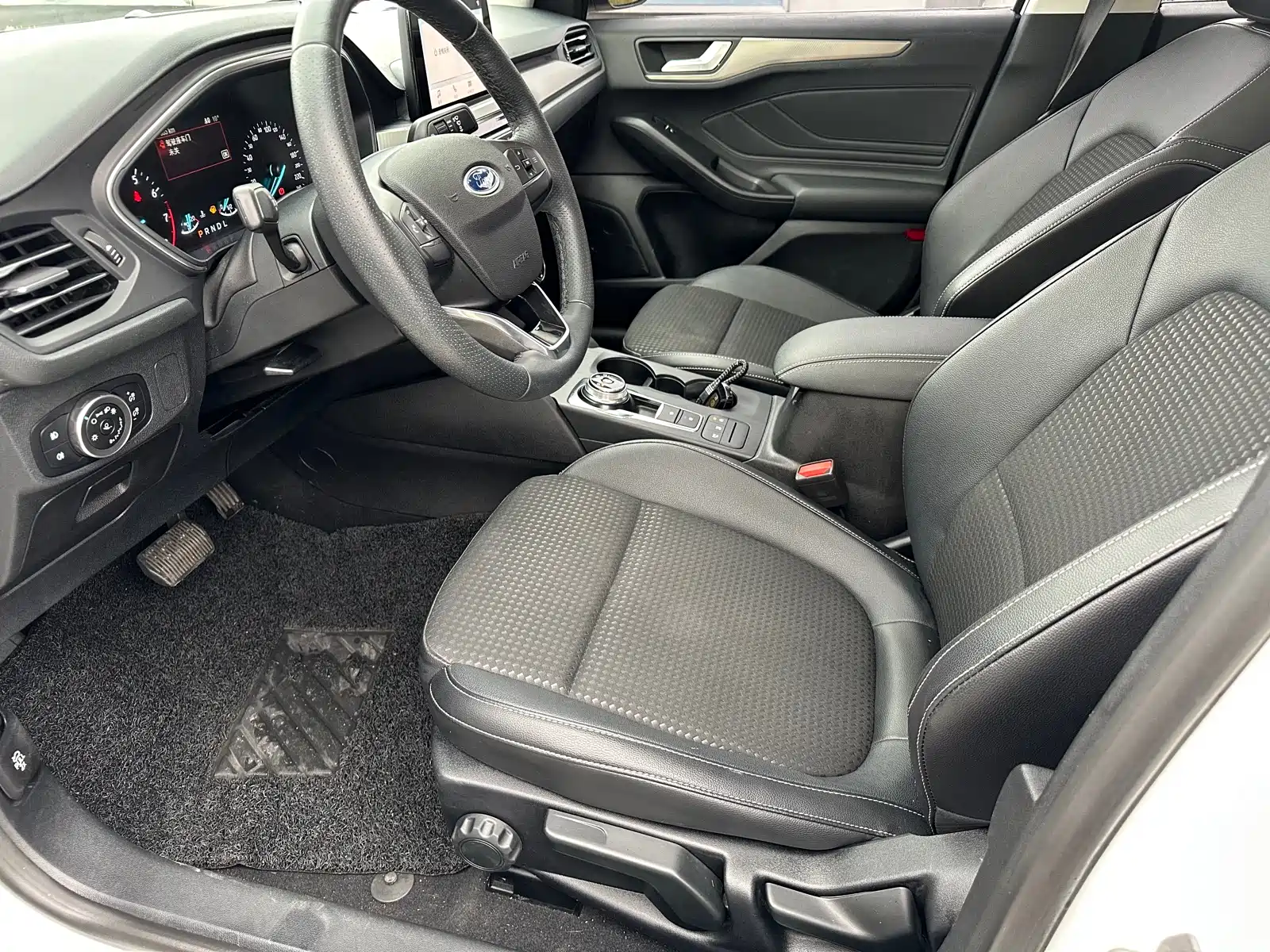 Фото 4 - Ford Focus