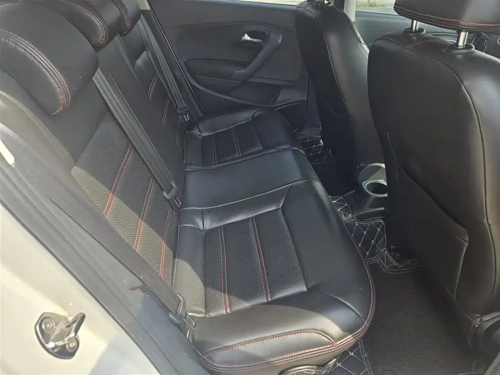 Volkswagen Polo 2016 1.6L Automatic Comfort фото 13