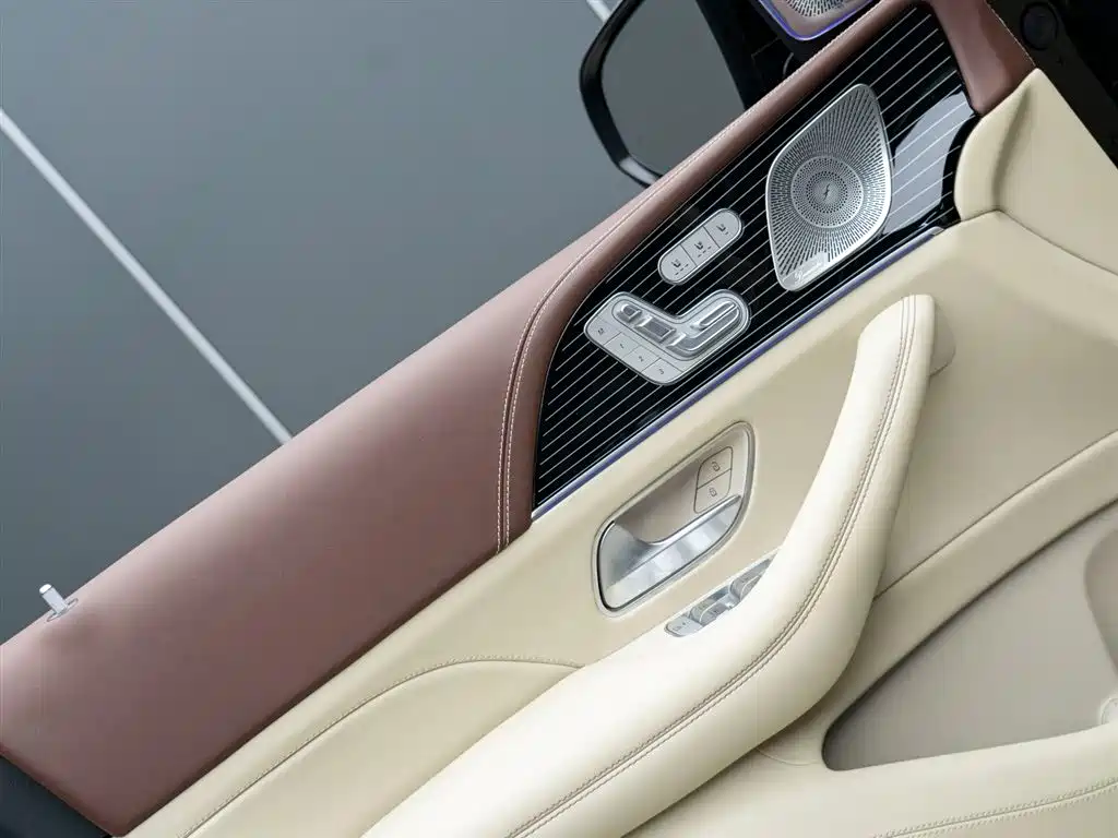 Mercedes-Benz GLS 2024 Model GLS 450 4MATIC Luxury фото 7